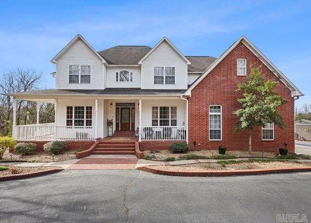 Property at 2320 Skyline Dr, Russellville, AR 72802, 5 beds, 4 baths
