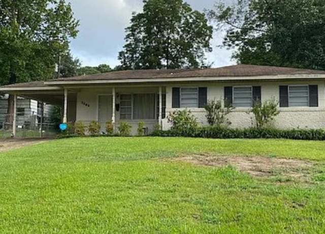 Property at 1305 W 8th St, El Dorado, AR 71730, 3 beds, 2 baths