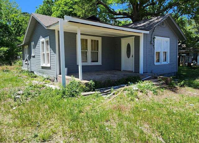 Property at 357 W Walnut St, Prescott, AR 71857, 3 beds, 1 bath