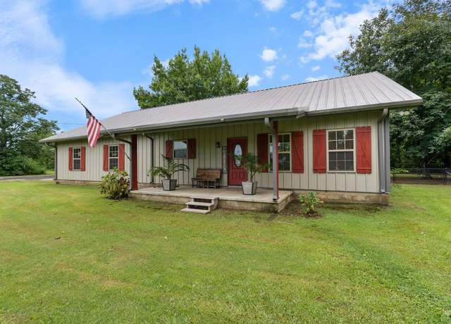 Property at 688 Main St, Conway, AR 72032, 4 beds, 2.5 baths
