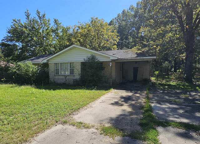 Property at 2923 Edgewood Dr, Pine Bluff, AR 71603, 3 beds, 1.5 baths