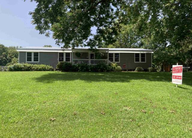 Property at 3110 Riverside Dr, Pine Bluff, AR 71602, 3 beds, 2 baths