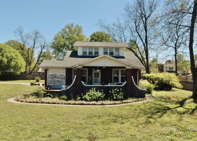 Property at 420 NW 3rd St, Walnut Ridge, AR 72476, 4 beds, 2 baths