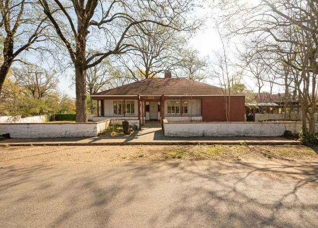 Property at 1021 N Ash St, Little Rock, AR 72205, 3 beds, 2 baths