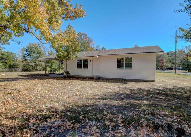 Property at 1321 S Pear St, Pine Bluff, AR 71603, 2 beds, 1 bath