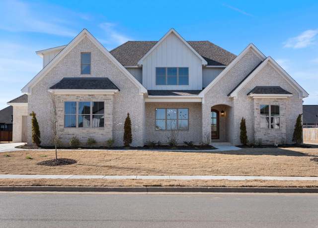 Property at 7417 Lake Point Cir, Benton, AR 72019, 5 beds, 3 baths