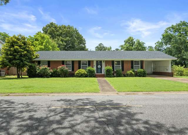 Property at 1903 W Arch Ave, Searcy, AR 72143, 3 beds, 2.5 baths