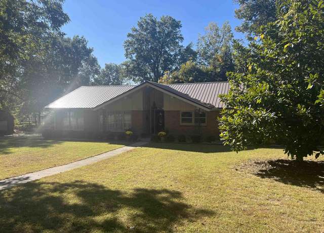 Property at 728 N 5th Ave, Piggott, AR 72454, 3 beds, 2.5 baths