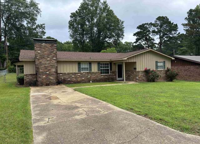 Property at 1006 Austin St, Camden, AR 71701, 3 beds, 2 baths