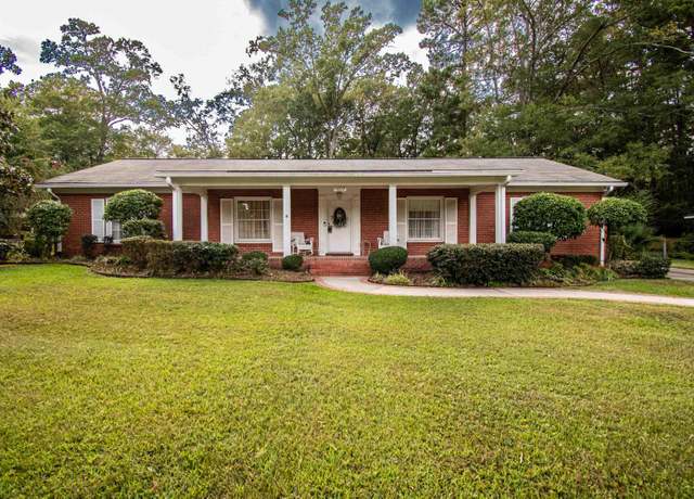 Property at 1602 Park Ln, El Dorado, AR 71730, 3 beds, 2 baths
