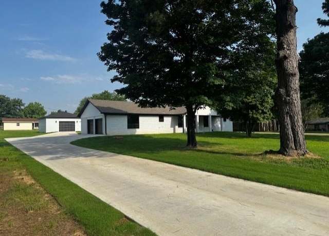 Property at 1729 Paragould Rd, Jonesboro, AR 72405, 4 beds, 4 baths