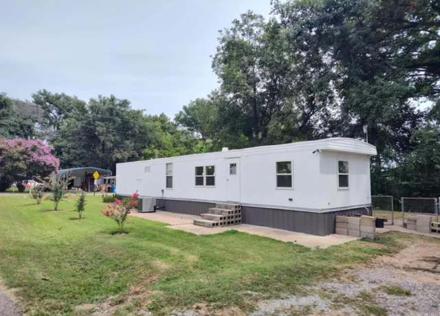 Property at 113 Speaker St, Conway, AR 72032, 2 beds, 1 bath