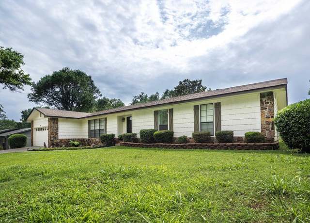 Property at 107 Tamarack Ct, AR 71901, 3 beds, 2 baths