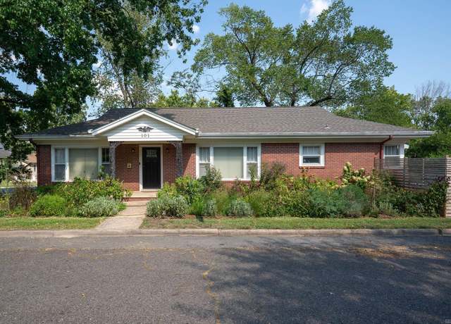 Property at 101 Cherokee St, Hot Springs, AR 71901, 3 beds, 1.5 baths