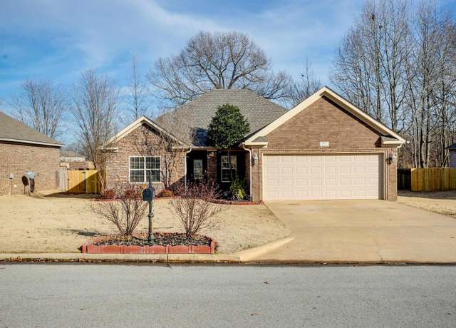 Property at 4737 Lochmoor Cir, Jonesboro, AR 72405, 4 beds, 2 baths