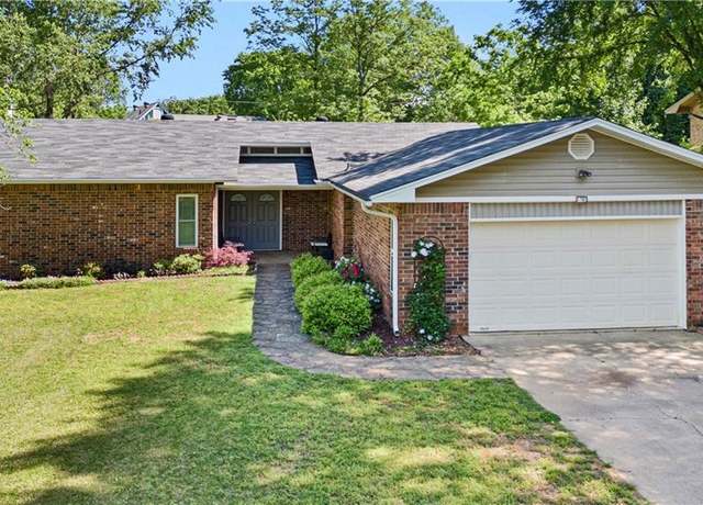 Property at 906 W 17th Ter, Russellville, AR 72801, 3 beds, 2 baths