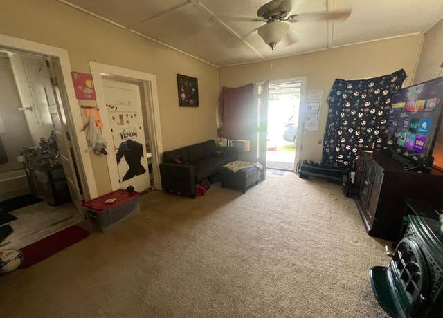 Property at 824 Lewis Ave, Bauxite, AR 72011, 3 beds, 1 bath