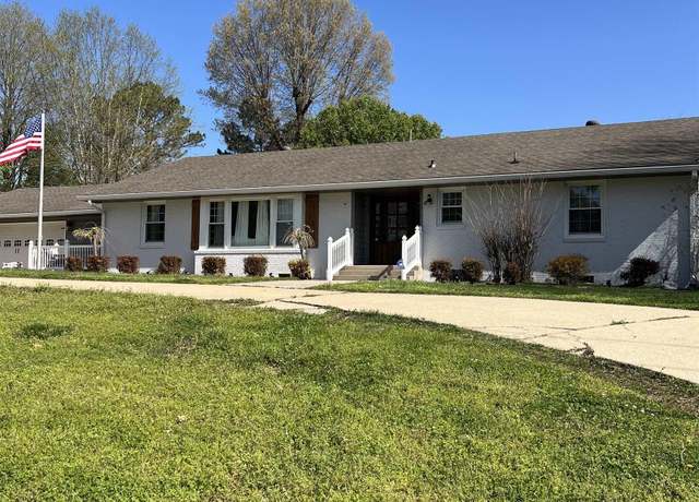 Property at 1129 W North St, Piggott, AR 72454, 3 beds, 2.5 baths