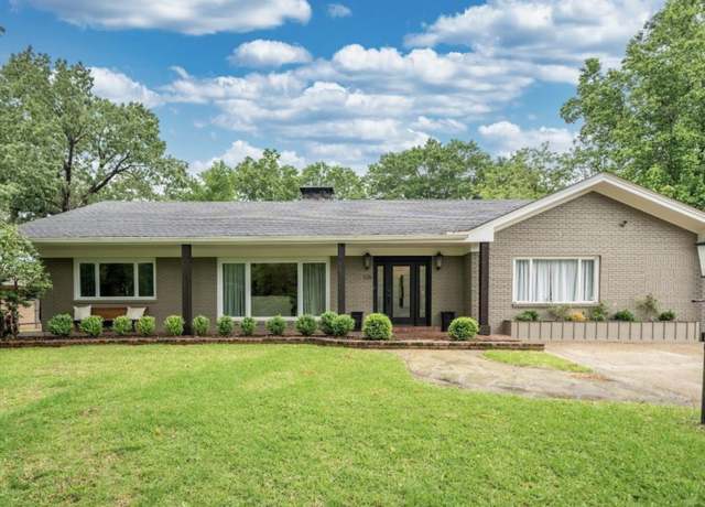Property at 105 Bellaire Dr, Hot Springs, AR 71901, 4 beds, 3 baths