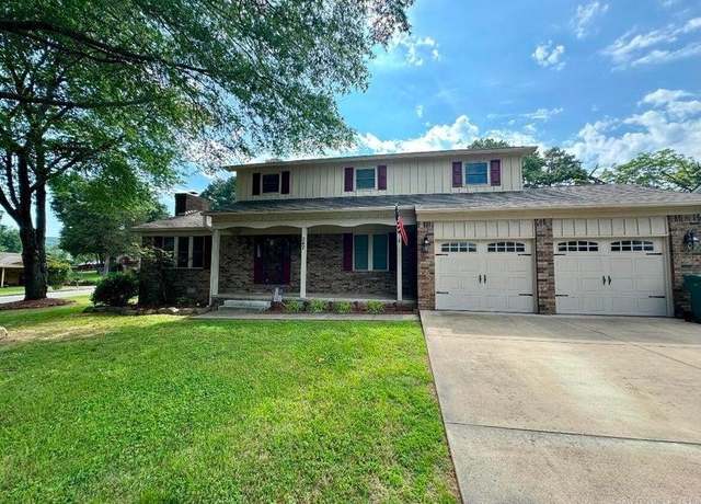 Property at 242 S Cumberland Ave, Russellville, AR 72801, 3 beds, 2.5 baths
