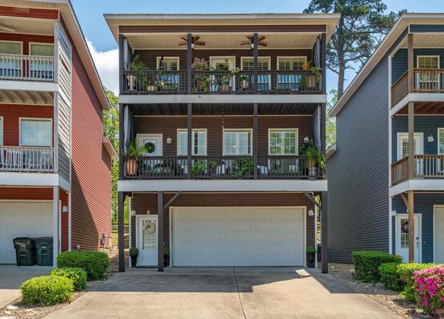 Property at 400 E Bayshore Dr, Hot Springs, AR 71901, 3 beds, 2 baths
