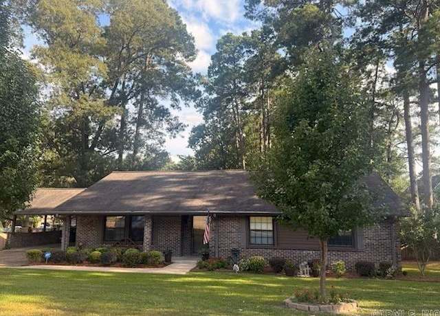 Property at 2113 W Main St, El Dorado, AR 71730, 3 beds, 2 baths