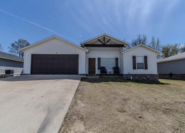 Property at 106 Formon Dr, Paragould, AR 72450, 4 beds, 2 baths