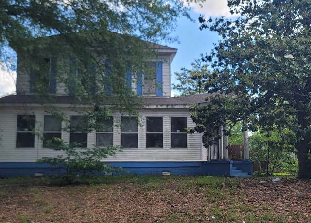 Property at 1902 S Laurel St, Pine Bluff, AR 71601, 3 beds, 2 baths