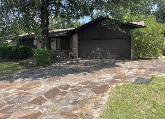 Property at 55 Kingspark Rd, Little Rock, AR 72227, 3 beds, 2 baths