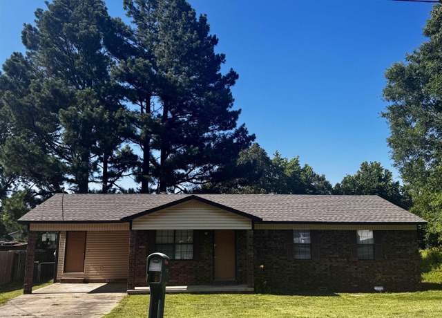 Property at 4105 Cedar Valley Dr, Paragould, AR 72450, 3 beds, 2 baths