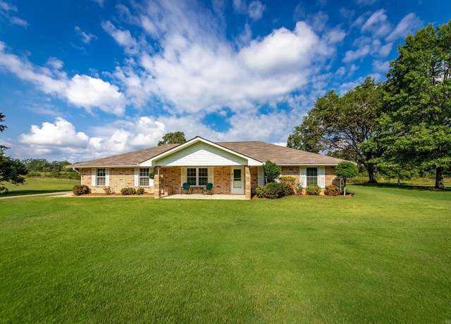 Property at 729 Crystal Hill Rd, Hot Springs, AR 71913, 2 beds, 2 baths