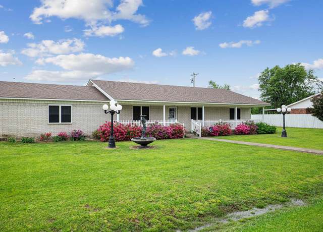 Property at 1303 Magnolia Ave, Walnut Ridge, AR 72476, 3 beds, 2 baths