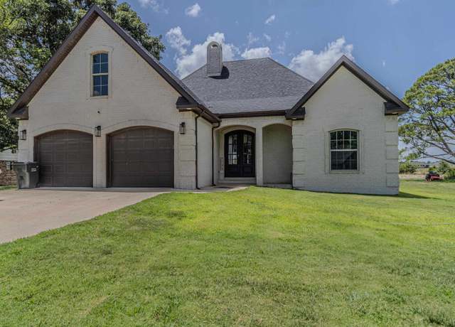 Property at 3913 Willow, Jonesboro, AR 72401, 4 beds, 3 baths
