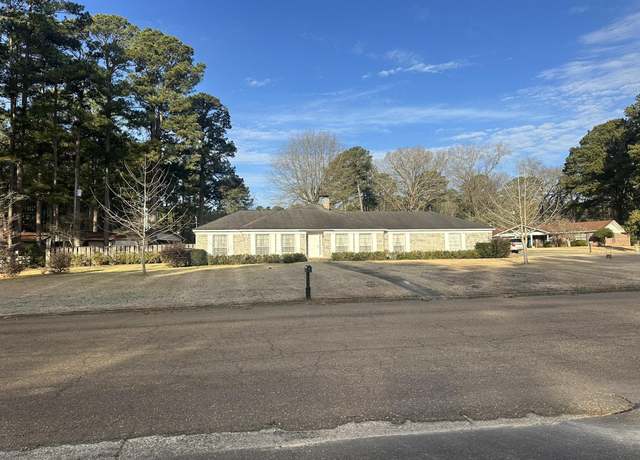 Property at 448 Palisade Dr, Camden, AR 71701, 3 beds, 2 baths