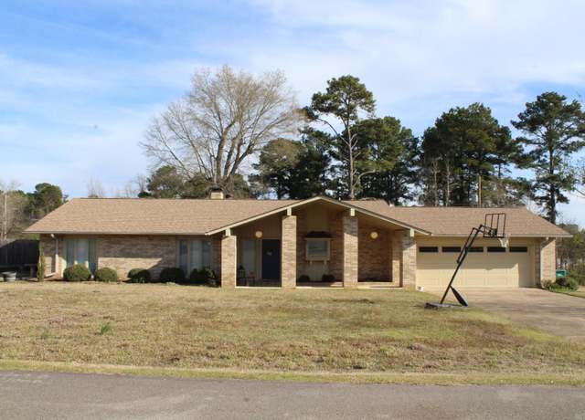 Property at 908 Ash St, Nashville, AR 71852, 3 beds, 2 baths