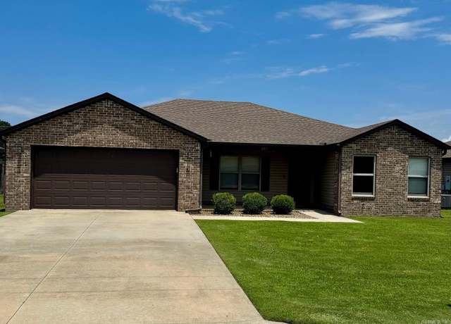 Property at 207 Gavin Dr, Paragould, AR 72450, 3 beds, 2 baths