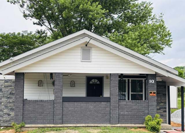 Property at 901 S Market St, Benton, AR 72015, 3 beds, 1.5 baths