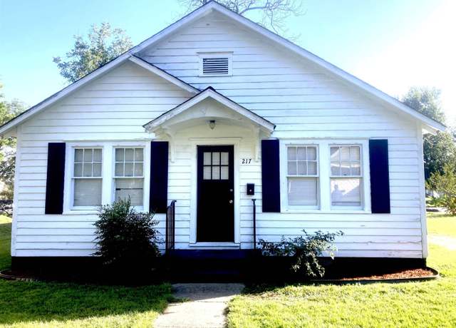 Property at 217 W 3rd St, Rector, AR 72461, 3 beds, 1 bath