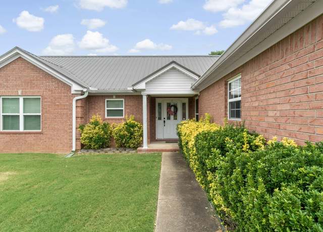 Property at 300 Crain Dr, Searcy, AR, 3 beds, 2 baths