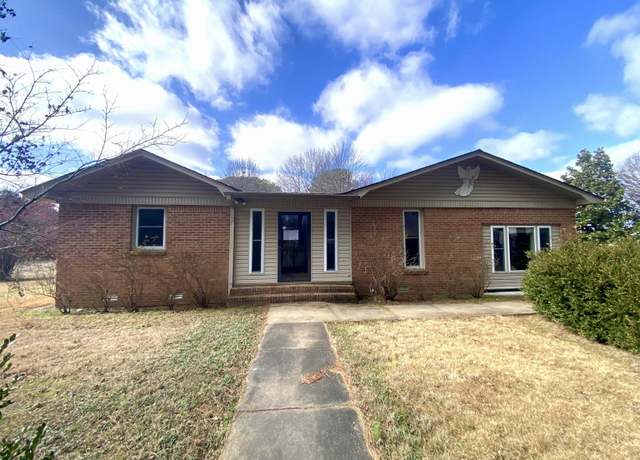 Property at 5006 Woodsprings Rd, Jonesboro, AR 72404, 3 beds, 2 baths