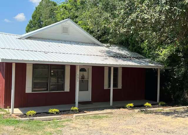 Property at 101 Lakeview Cir, Conway, AR 72034, 3 beds, 2 baths