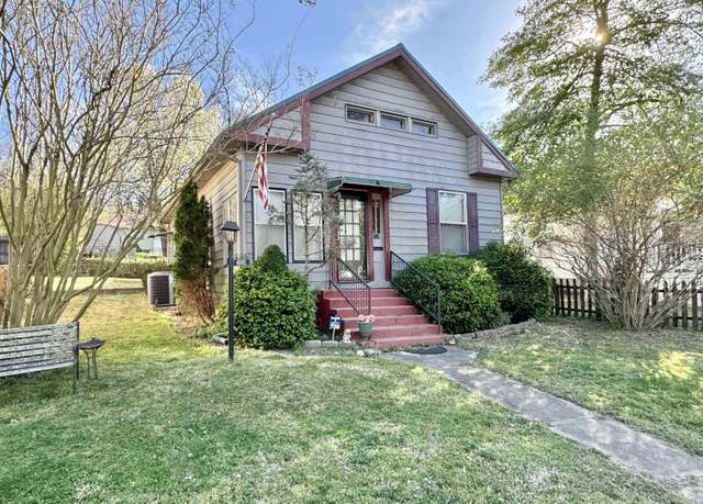 Property at 709 Whittington Ave, Hot Springs, AR 71901, 3 beds, 1 bath