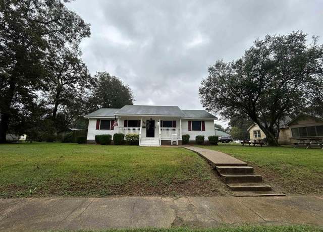 Property at 56 E Mississippi St, Marianna, AR 72360, 3 beds, 2 baths