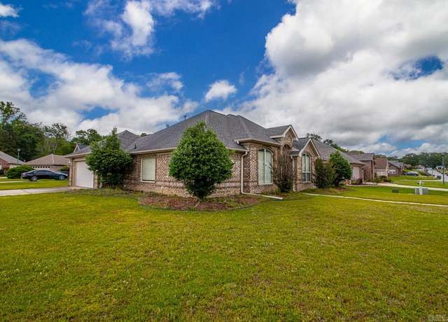 Property at 46 Crystalwood Dr, Little Rock, AR 72210, 3 beds, 2 baths