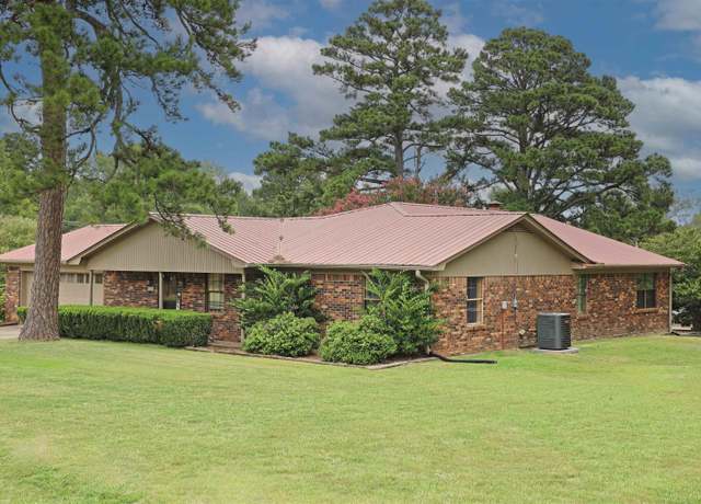 Property at 8403 Victoria Dr, Pine Bluff, AR 71603, 4 beds, 2 baths