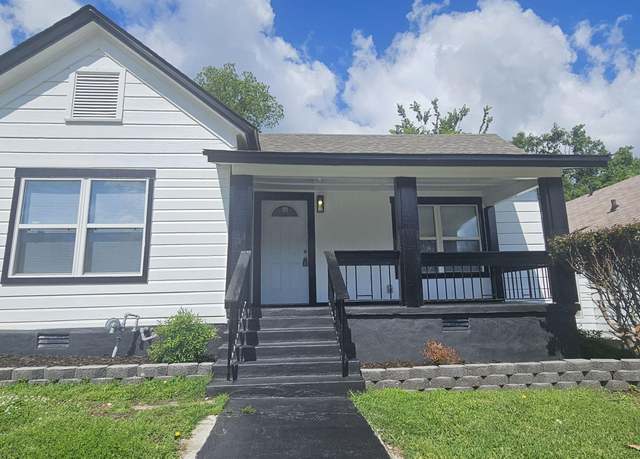 Property at 2720 S Spring St, Little Rock, AR 72206, 3 beds, 2 baths