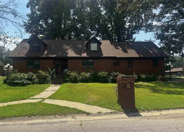 Property at 1703 Park Ave, Malvern, AR 72104, 3 beds, 2.5 baths