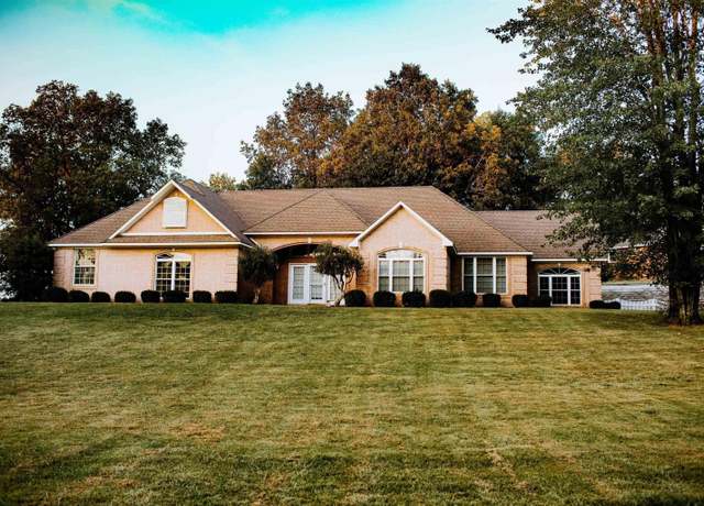 Property at 2121 Lakewood Dr, Piggott, AR 72454, 3 beds, 2.5 baths