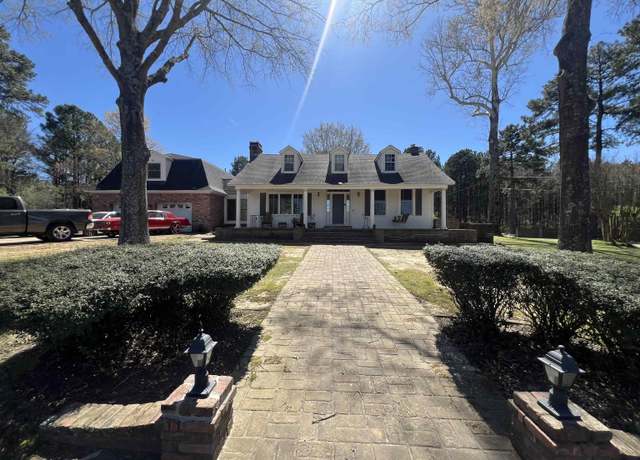 Property at 3219 W Dixon Rd, Little Rock, AR 72206, 3 beds, 3 baths