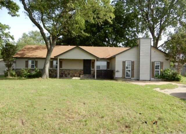 Property at 198 Lake Rd, Blytheville, AR 72315, 3 beds, 2 baths